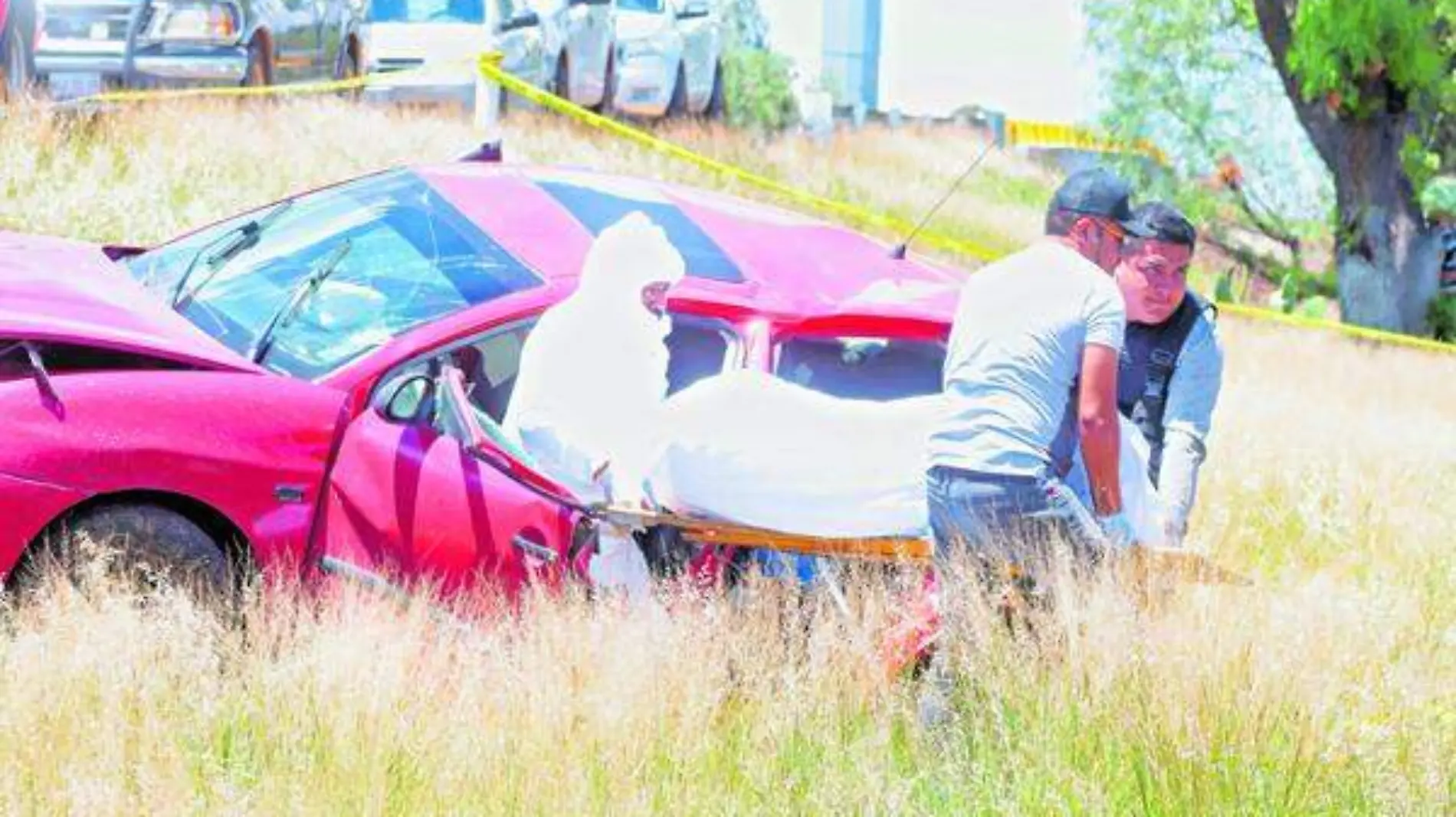 Edomex: muere hombre prensado contra barra de contención y su pareja al salir proyectada